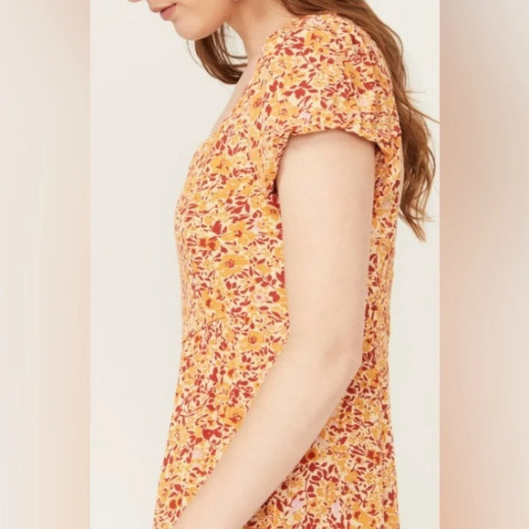 LunaChix Floral print dress with an open back - Picture 3 of 7